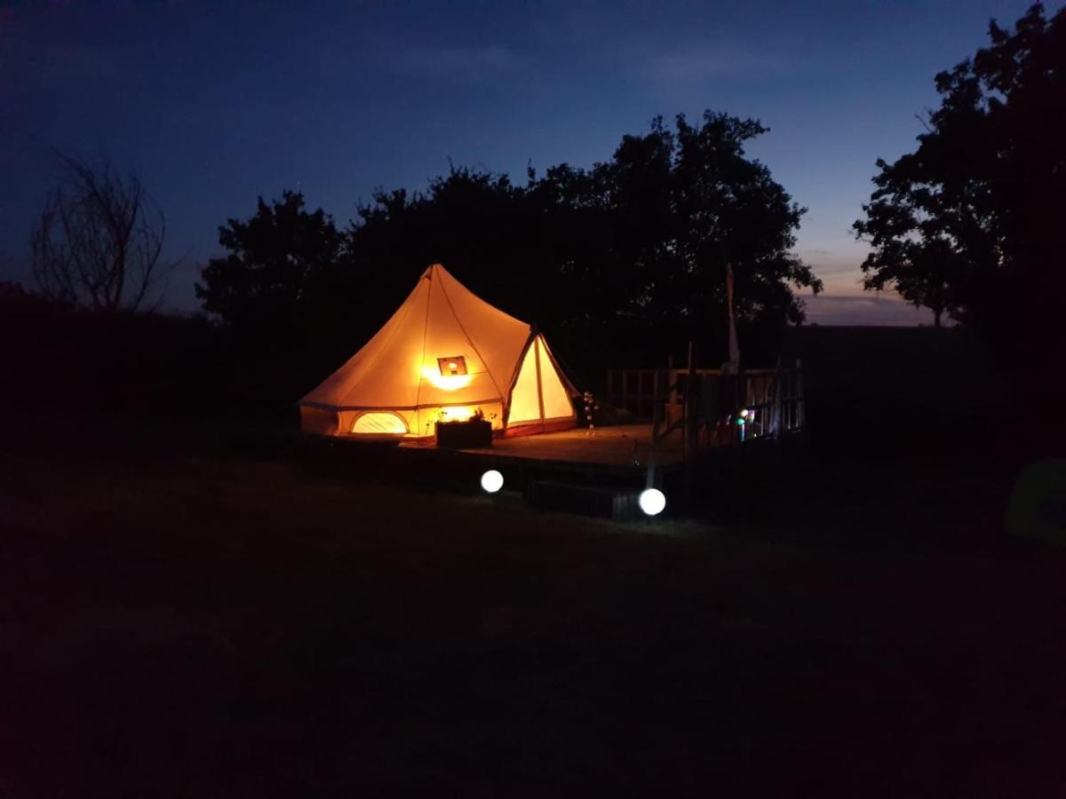 Camping La Petite Houmee Curzay-sur-Vonne Esterno foto